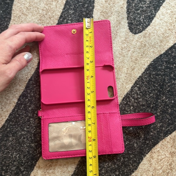 Michael Kors cell phone holder with credit card slots - Picture 10 of 14